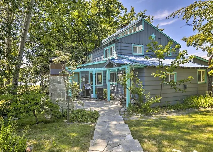Scenic Lake Almanor Home W/ Mountain Views!