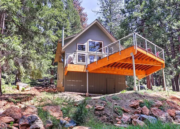 Rustic Retreat W/ Deck: Steps From Lake Almanor!