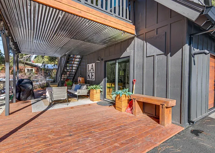East Shore Peninsula Cabin W/ Pickleball Court