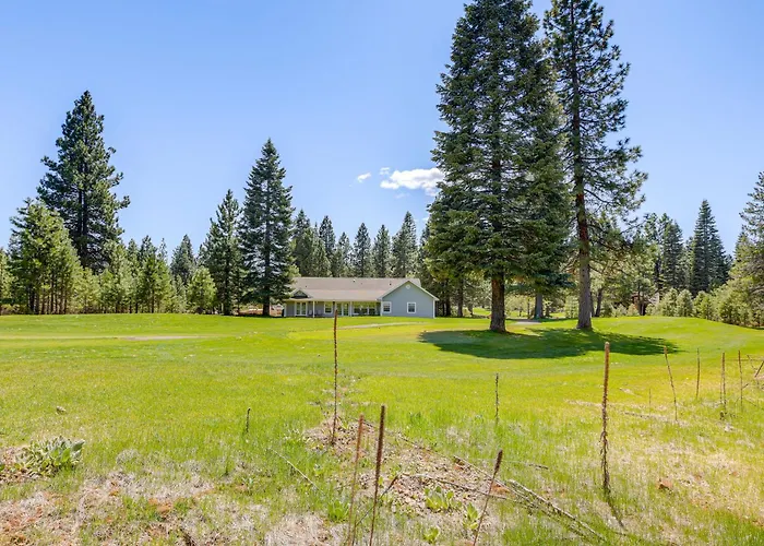 2 Mi To Lake Almanor: Home W/ Golf Course Views!
