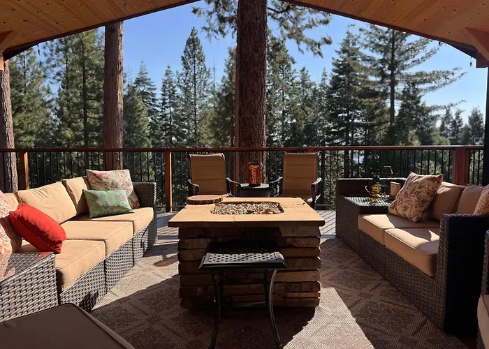 Luxury Lake Almanor Cabin Covered Deck & Views